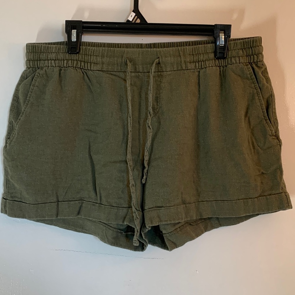 Old Navy • Size L • Canvas Short